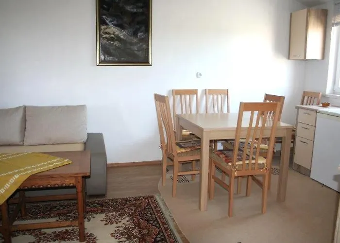 Dzafic アパート *